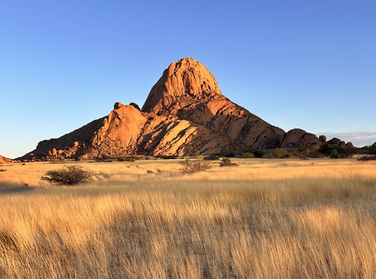 Imanolzuaznabar's tweet photo. Hoy es nuestro quinto día recorriendo Namibia. Tremenda la belleza de este país. Algunas fotos que he ido haciendo con el móvil estos días. https://t.co/bYYhGRTEXF