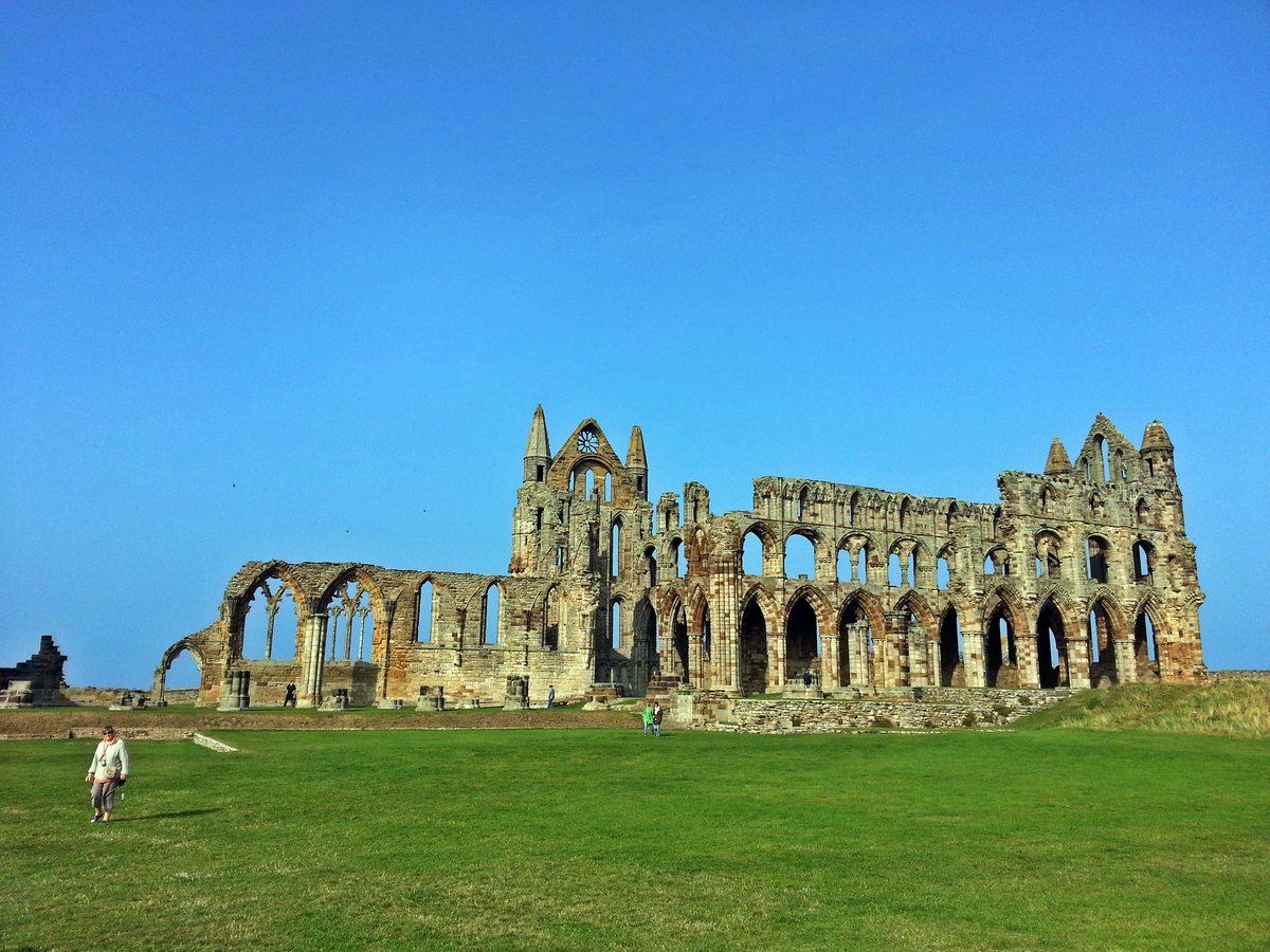 ปิยะรักษ์ 🍂🎃🍉 tweet media