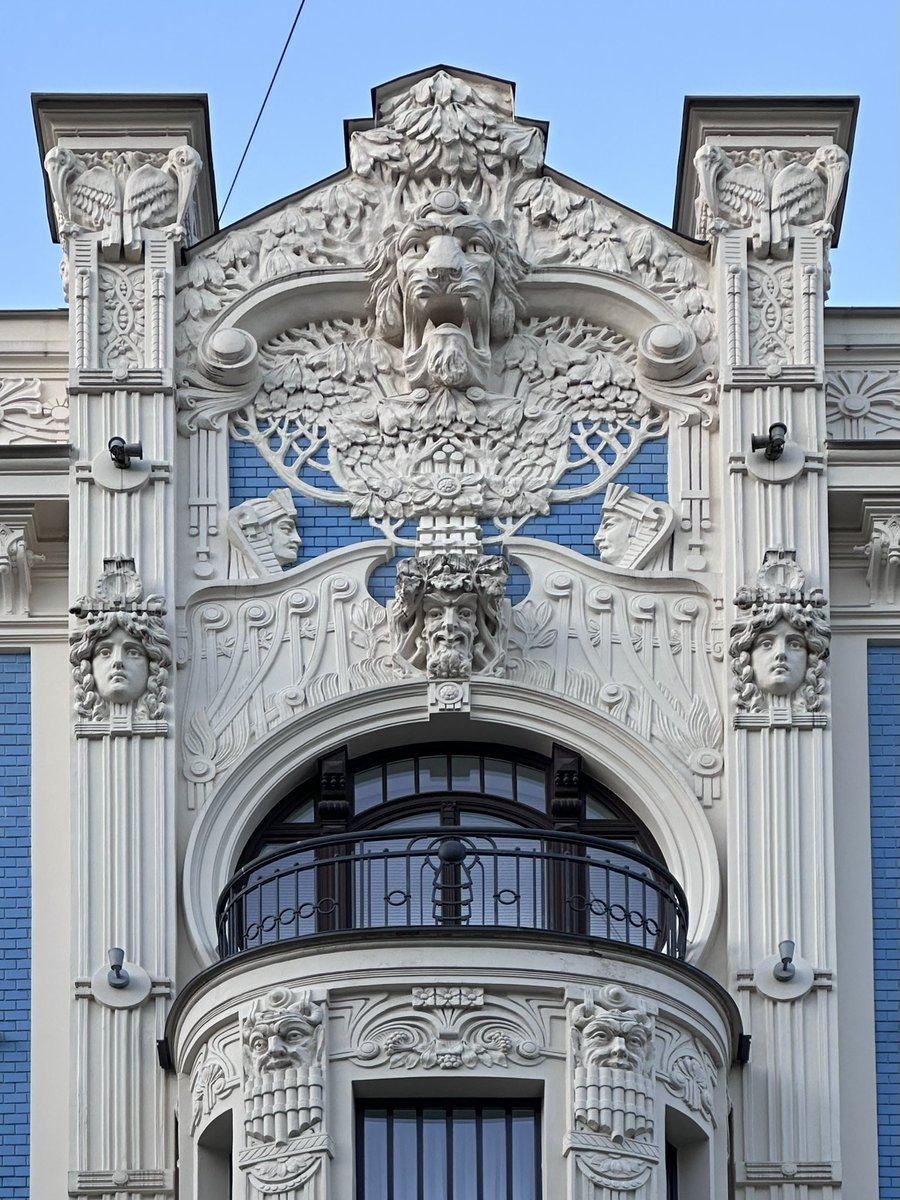 casedeepoca's tweet image. Riga is indeed a Art Nouveau superpower. I am happy with myself to have undertaken this study trip, a part of my recent seminal Art Nouveau/ National styles study trip investigations: Alsace and Lorraine, Budapest, Barcelona, Munich, Prague. #rigastudytrip #case de epocă