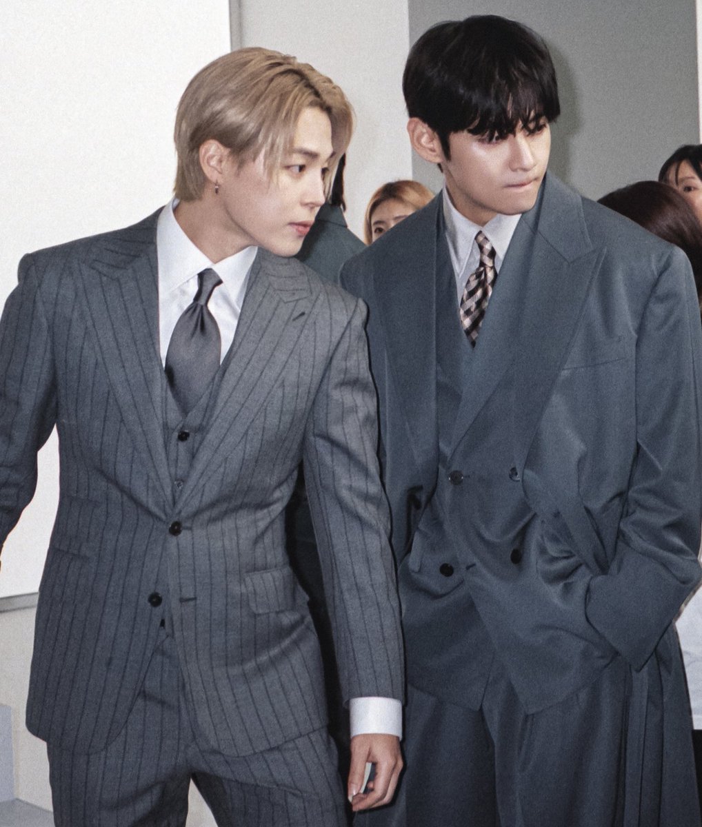 A NEW VMIN PHOTO JUST DROPPED!!! THIS IS NOT A DRILL!!! 😍😍😍