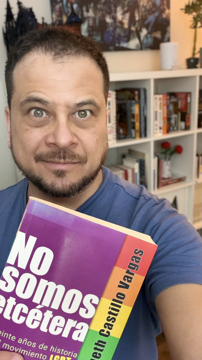 ernie_qs's tweet photo. @EcastilloVa Si no lo han leído, háganlo. Retrata la lucha de la comunidad LGBTI+ en Colombia. Es un documento valiosísimo. 

Y bueno, no es por dármelas, pero yo tengo el mío… ¡y autografiado! 🥰 https://t.co/E83Zl3wF6j