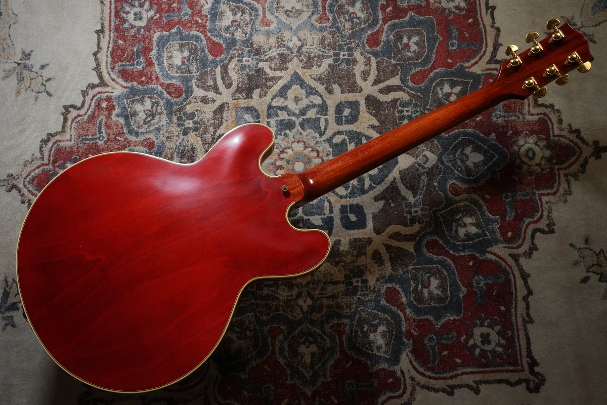 shima_shinjuku's tweet image. 【入荷情報】#Gibson Dealer Select 1959 ES-355 60s Cherry Bigsby Ultra #MurphyLab Light Agedが入荷しました。Thin Neck（61 335 Profile）、アルニコ2のCustombucker、ショートピックガード、60s チェリー・カラーを採用したカタログ外モデルです！

digimart.net/cat01/shop4944…