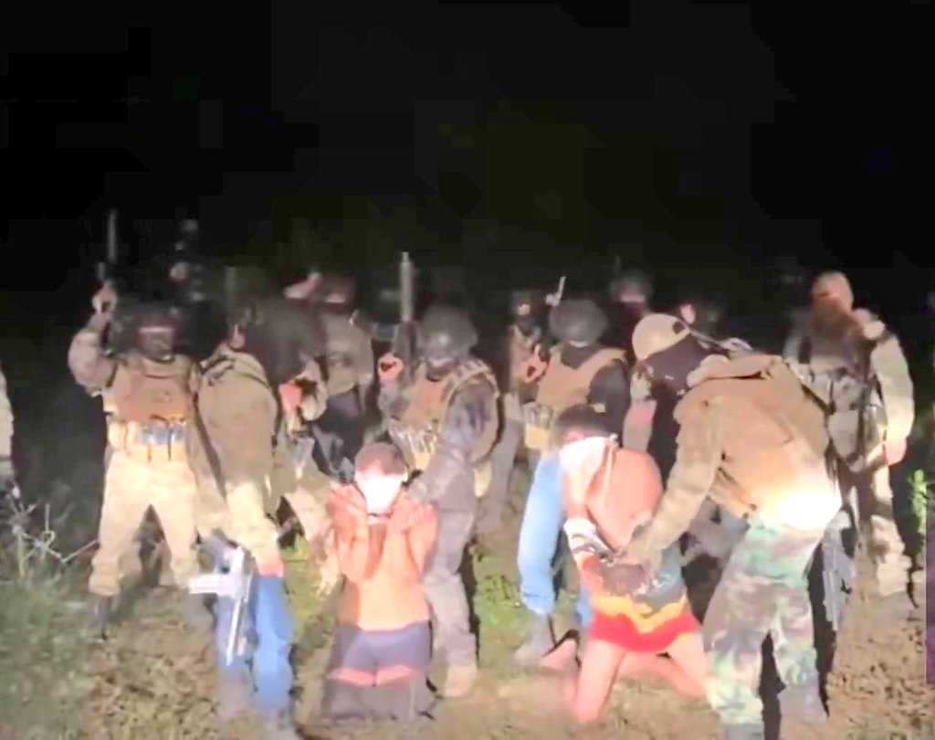 - "La presidenta de México no quiere que le ayude a combatir el narcoterrorismo, no sé por qué" - <a href="/realDonaldTrump/">Donald J. Trump</a> 

- "En México no ocurre lo que pasa en Estados Unidos y en otras partes del mundo. En México no hay terrorismo como en el medio oriente" - La monta viejitos Chavez