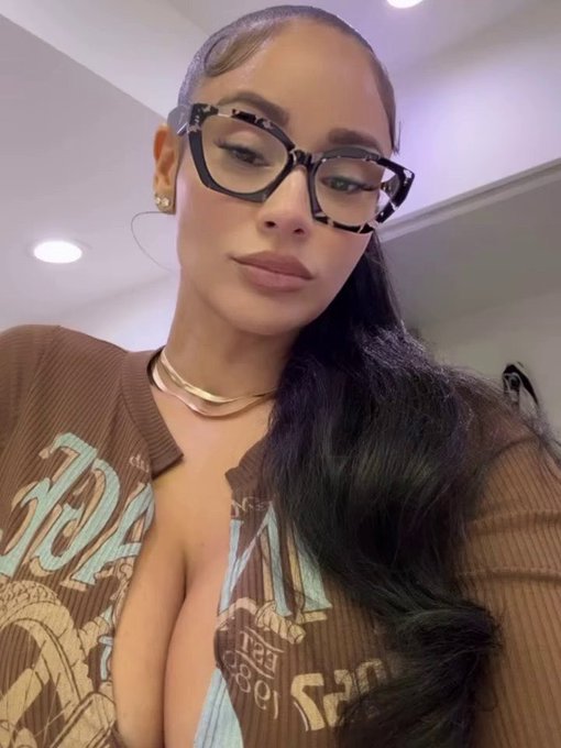 Brittany Dailey - Am I your type? 💙 https://t.co/vsVxyManFG