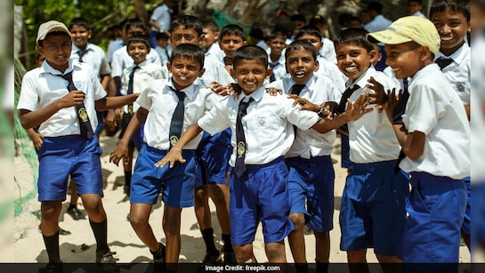 TarakTweetss's tweet photo. Today Holiday 
Repati Nunchi Half Day School 🏫 
Congratulations bhAAi Fans 😆 https://t.co/TsCsJ0vfbA