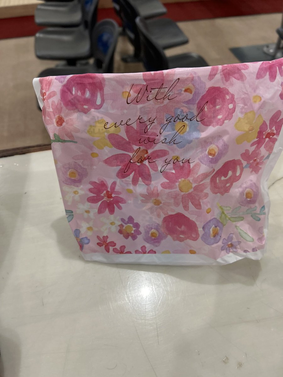 yo_shi_bowling's tweet photo. 区民ボウリングという名のレクレーション
参加しました。
2回ミス190点以上ノルマはそれなりに本気で投げました。判断ミスにより失投。そのままペースで投げていたら、2ゲーム目もっと点数あったはずですが公式戦ではないので控えめにしました。
5位の飛び賞景品です。 https://t.co/PEkep72fPt