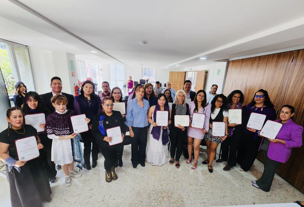 maggiefabila's tweet photo. Finaliza con éxito el Diplomado en Políticas Públicas con Perspectiva de Género. Me siento honrada de haber acompañado a este grupo de profesionales que hoy egresan con una visión crítica y especializada
Agradecemos a nuestro claustro docente por su guía.
#genero #politicapublica https://t.co/7bpCrpfoPj