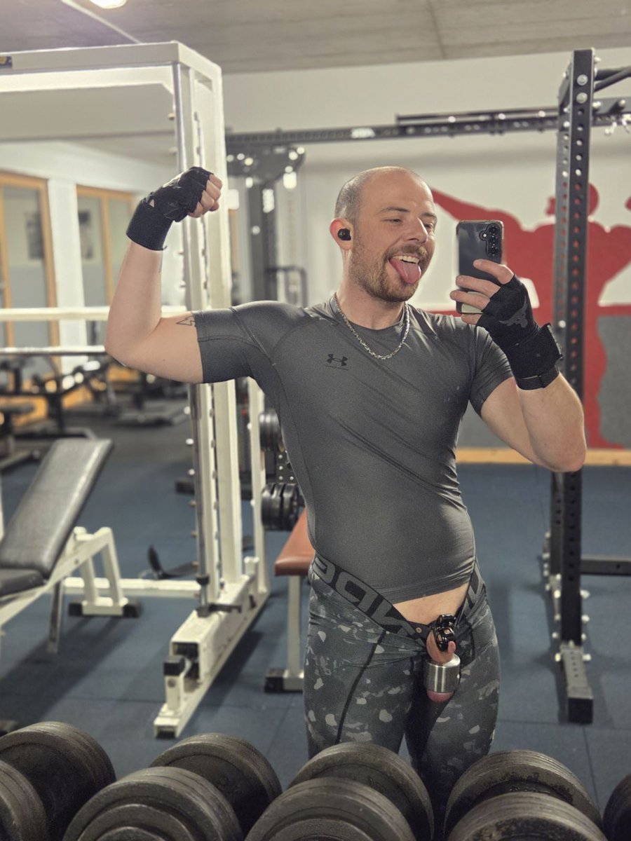 TomyKwech's tweet photo. Good himbo sex slaves display themselves in honor of their Master's and Owner's, showing pride in being enslaved property.
@MacbbMaster #slaveformaster #gay #himbo https://t.co/RrKq8d15BI
