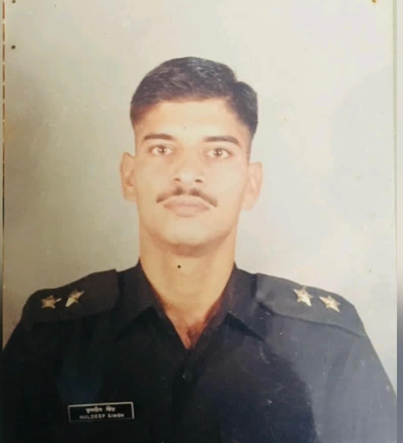 Jaishree_7's tweet photo. Remembering our Hero 
Lt Kuldeep Singh   
11 Sikh LI  
on his Birth Anniversary today.
Born this day, 15Mar in 1978, he would have turned 48 today but remains 23 forever. 
Happy Birthday Hero💐
Thoughts and prayers with @advrahulkadian and the rest of the family today. 
Jai Hind🫡
#AmarBalidani