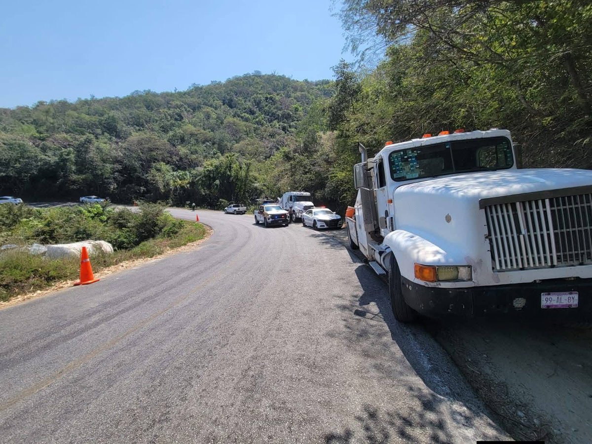 🚨🚧Circulación parcialmente suspendida en la Carretera de Mante el Huizache por extracción de pipa 🚨🚧

Antiguo Morelos, Tamaulipas.- Derivado de la volcadura de una pipa, se suspenderá la circulación en el kilómetro 192 de la Carretera Federal 80 para realiza maniobras