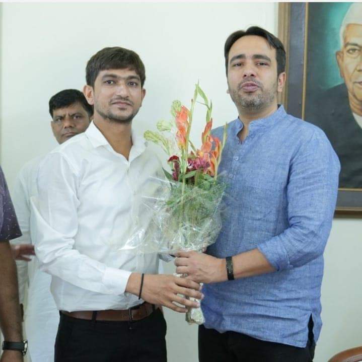kkpavan987's tweet photo. महर्षी देवरहवा बाबा की तपोस्थली देव भूमि देवरिया की धरती पर देवरिया की रालोद इकाई मां राष्ट्रीय अध्यक्ष जी का हार्दिक स्वागत एवं अभिनंदन करती है 🙏🙏🙏💐💐🙏
@RLDparty @jayantrld @ https://t.co/V42wb9H5O9