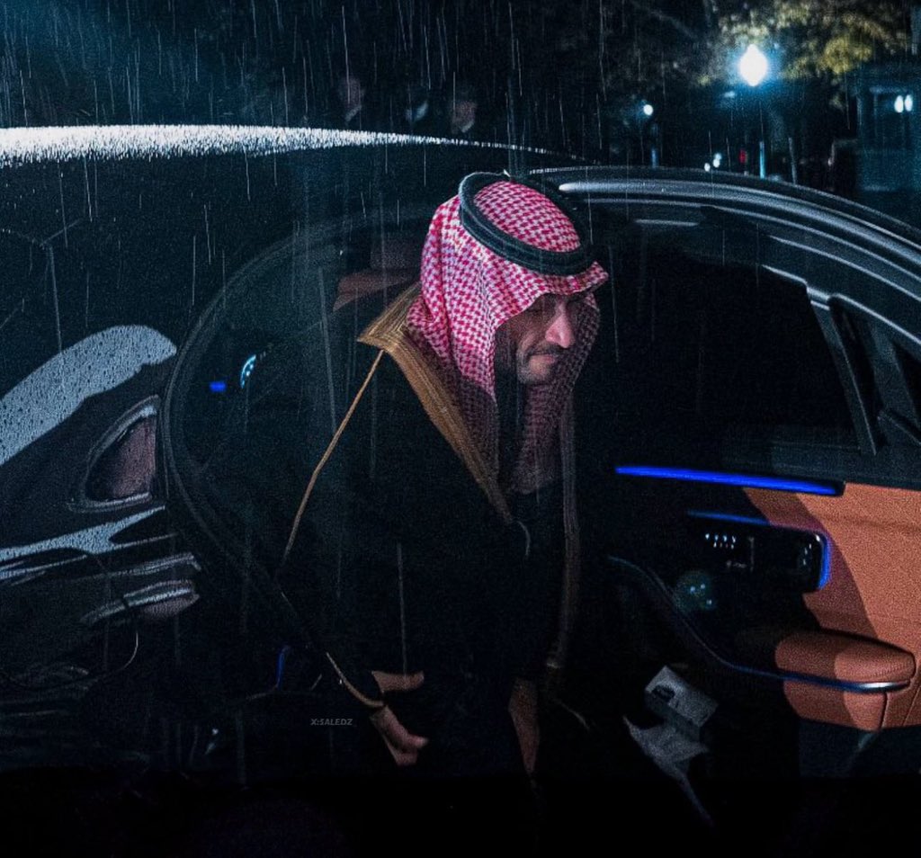 دام عز المملكه والراس عالي
فـ حكم سلمان ومحمد عضيده
                      ..

نجدد البيعة والولاء لقائد الرؤية
ولي العهد الأمير محمد بن سلمان
يارب زده بصيره ونور وتأييد وتوفيق
وأدم على وطنا الأمن والرخاء 🇸🇦🤍

 #ذكري_البيعة_التاسعة