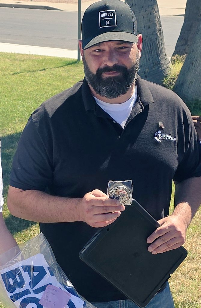 Meet @Jimlin2582 
☆He is a Veteran 🇺🇲
☆He is one of tge strongest team members and natural leader ( I promoted him!) 
☆Loyal and zero BS 🇺🇲✈️
I can't say enough about him so go follow his tiny account and say hello! 
Thank him for his service 🇺🇲
#Veteran