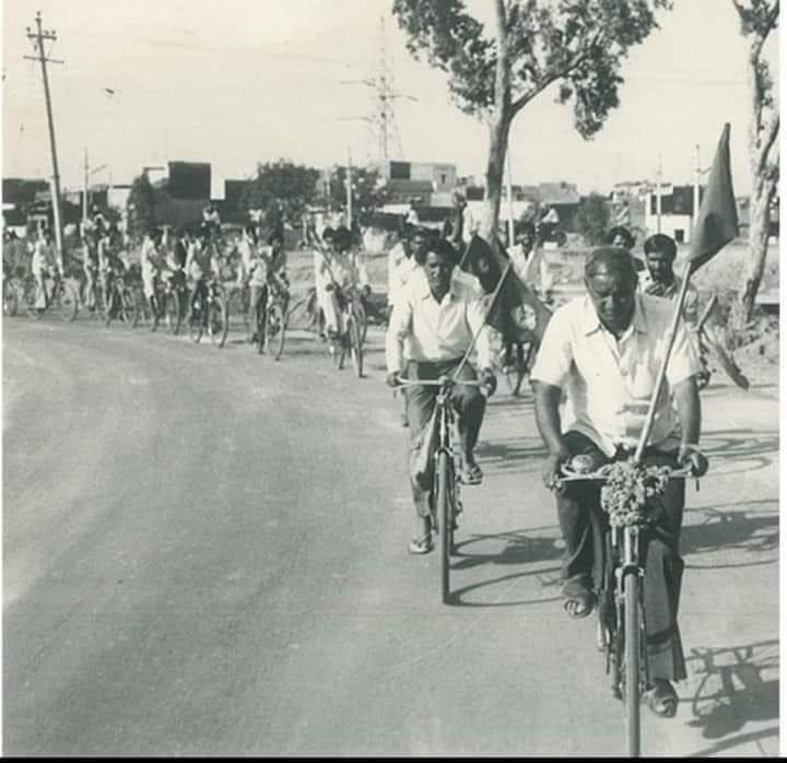 बहुजन नायक मान्यवर साहब कांशीराम जी की जयंती पर उन्हें शत-शत नमन 

"जिसकी जितनी संख्या भारी, उसकी उतनी हिस्सेदारी" और "वोट हमारा, राज तुम्हारा नहीं चलेगा" जैसे ओजस्वी नारों के साथ उन्होंने शोषित-वंचित समाज में राजनीतिक चेतना का दीप प्रज्वलित किया। 

उनके संघर्ष, विचार और सामाजिक