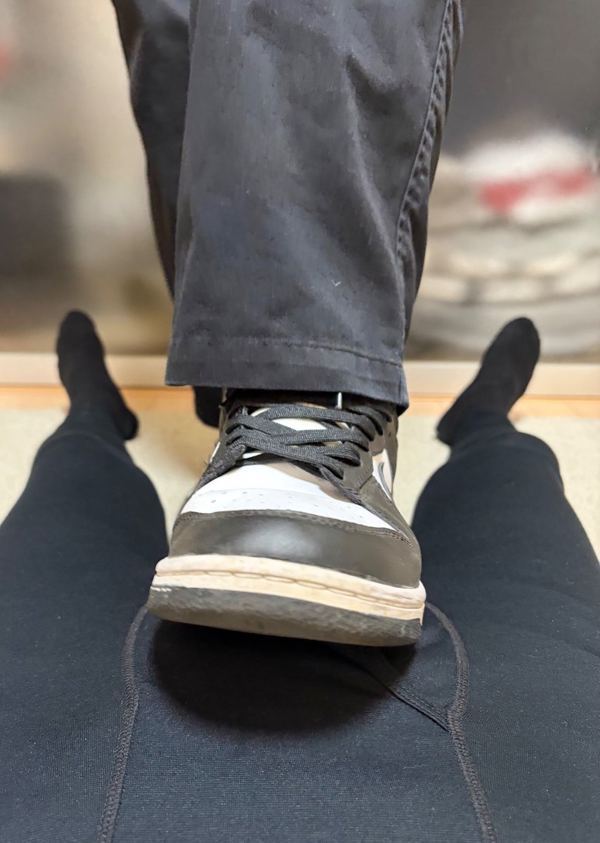 Lucifer_0228's tweet photo. 1ヶ月ぶりにお会いして頂きました

このスニーカーで
逝かせて頂きました

思いの外
4分くらいで逝ってしまって…

動画は後ほど https://t.co/FUy84oMQtb