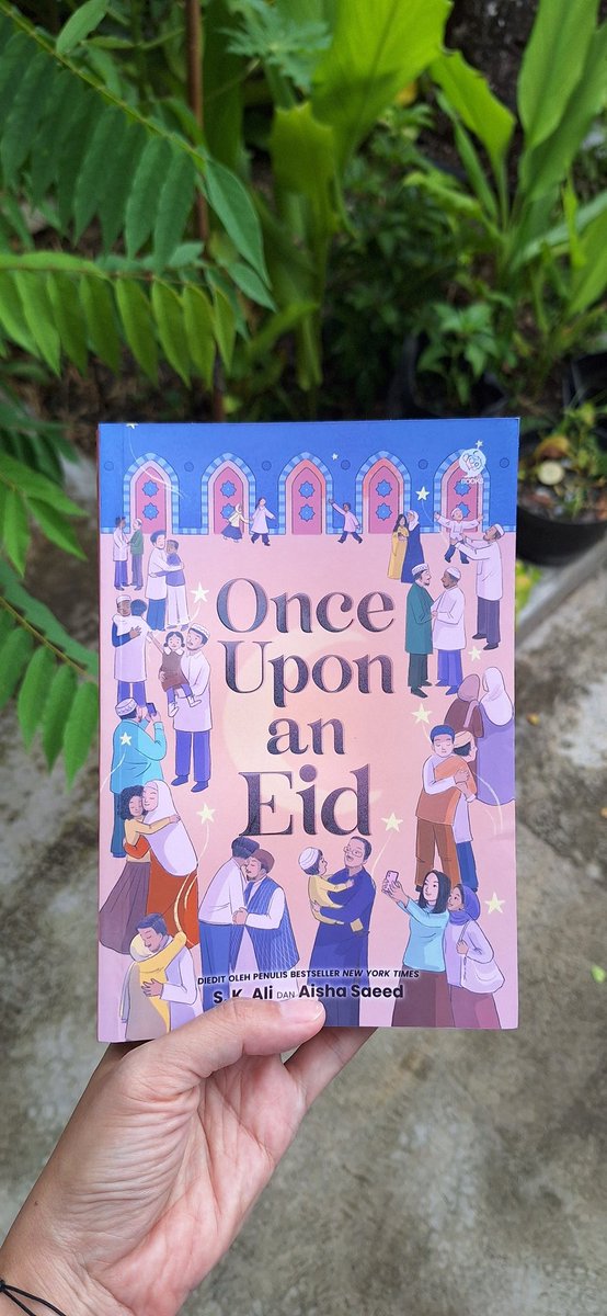 putriachi's tweet photo. Sengaja beli ini buat dibaca waktu lebaran. Tapi ternyata aku nggak se sabar itu 🥲.

Buku ini berisi 15 cerita mengenai Hari Raya dari 15 kontributor dengan latar budaya, ruang dan situasi yang berbeda. Ceritanya hangat dan ringan. 5⭐️
https://t.co/bx6XLavzki https://t.co/6aM7O9tyCw