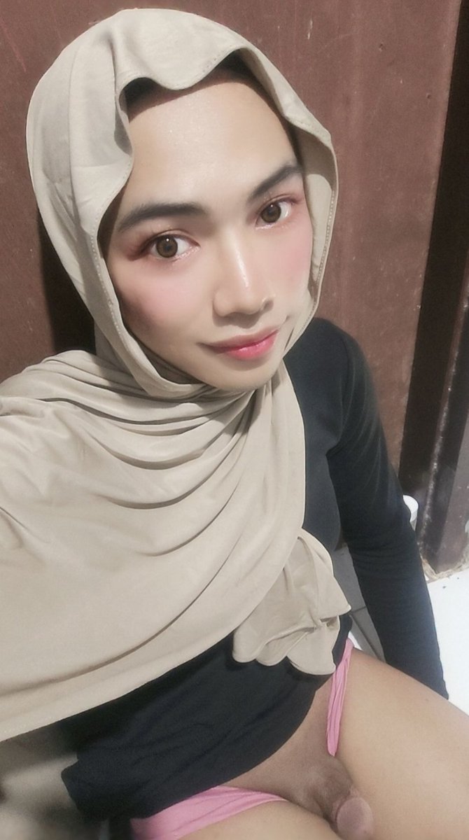 Coba tebak ada yg aneh gaa🫣

#crossdresser #crossdressing #crossdress #cderindo #cderhijab