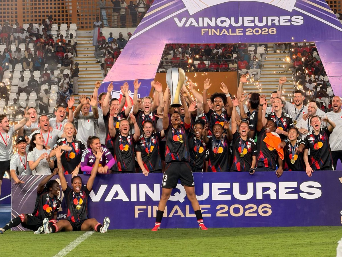 KamerfootTeam's tweet photo. #CoupeDeLaLigueFéminine🇫🇷
✨Les dames de l'#OlympiqueLyonais ont dominé les Parisiennes en finale de la 1ère coupe de la Ligue Féminine de Football qui s'est jouée en #CotedIvoire au stade Félix Houphouet Boigny. 
Les lyonnaises plus réalistes ont vaincu sur le score 1-0. 
#LFFP https://t.co/rvZaFNkZYG
