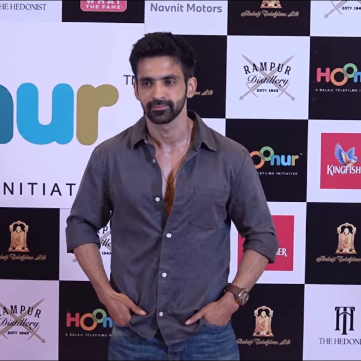 arjitanejaworld's tweet image. Arjit Taneja captured by the paparazzi at Hoonur Launch Party @arjitaneja 🩶

#ArjitTaneja #Actor #LaunchParty #BalajiTelefilms #Hoonur