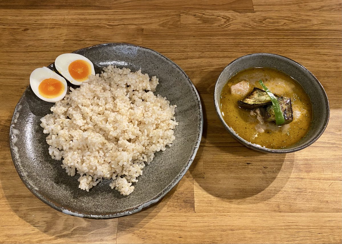 桃山台のB.B. CURRYにてスパイス飯店のタイカレー‼︎
甘さ際立つココナッツミルクと程良いスパイス、サラッと飲めるタイカレー