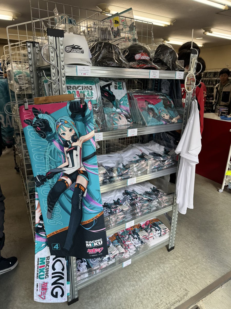 goodsmileracing's tweet photo. グランドスタンド側にはフォレストの店頭にて今シーズンのグッズが並んでいます。
是非チェックしてみてください！

(あ)#fightgsr #SUPERGT https://t.co/3xAuCqgMdj