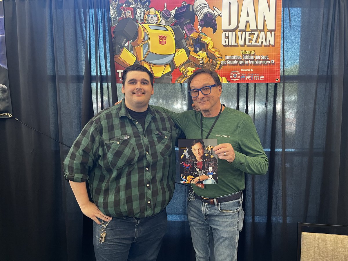 xeno_world's tweet photo. More TFCon pics https://t.co/3yilBoXLpG