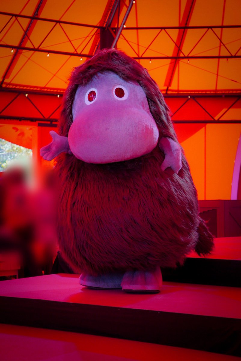 ochibi_chan11's tweet photo. 風に吹かれるご先祖様と、おててを頑張ってのばすご先祖様
#ムーミンバレーパーク
#ご先祖様 https://t.co/mlnKme5FPK