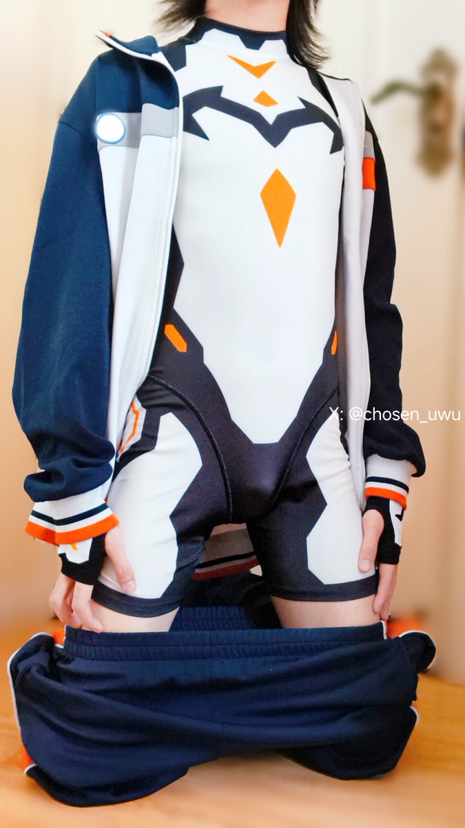 chosen_uwu's tweet photo. 校服下的小英雄战衣！ 
 ——以及喜闻乐见的战败环节（）

转发过30发视频~  
#可爱の男孩子 #次元跃迁 #反差 #大屌 #男高音 https://t.co/wBKkRAUTrZ