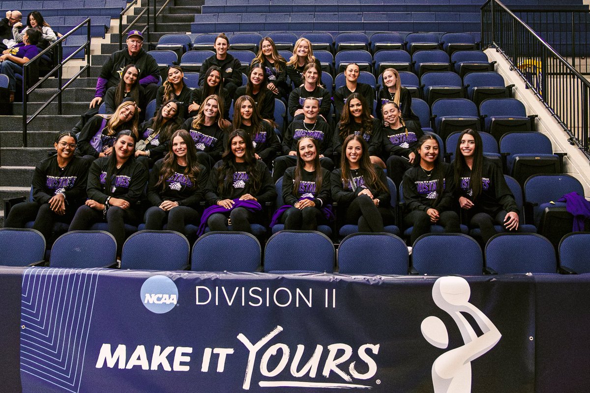 WNMUathletics's tweet photo. Mustangs supporting Mustangs 💜

Softball cheering on Men’s Basketball @ NCAA Tournament 

#wnmu #rarebreed https://t.co/d2OxpZqsF0