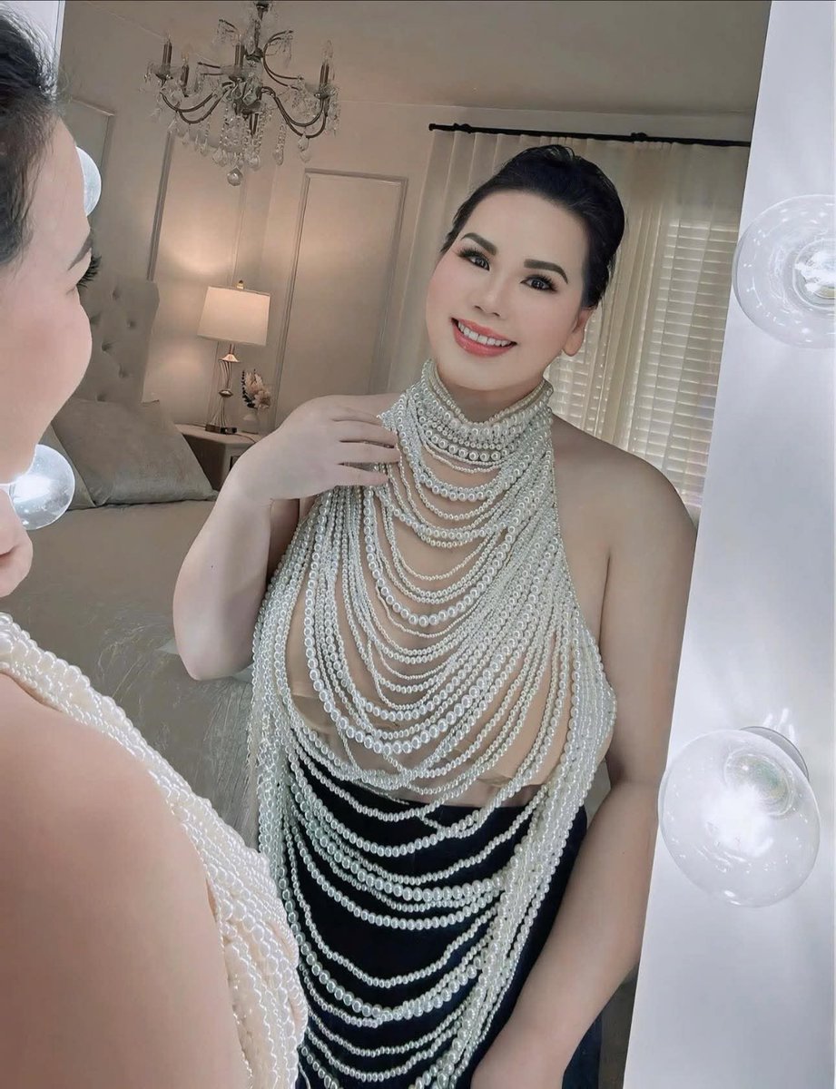 kimanhhag's tweet photo. Đẹp không phải để người khác ngắm — mà là để chính bạn mỉm cười với hình ảnh của mình trong gương. ✨🥰 https://t.co/Yi8OYL6GcF