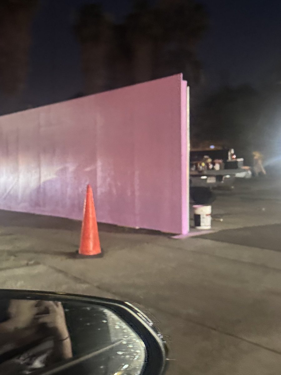 BuzzingPop's tweet photo. Olivia Rodrigo’s logo mural being repainted for a third time. 

📸: @jonaweenie https://t.co/ezXtaLAXP3