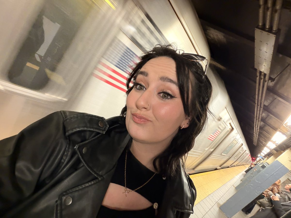 ash 🏒 tweet media