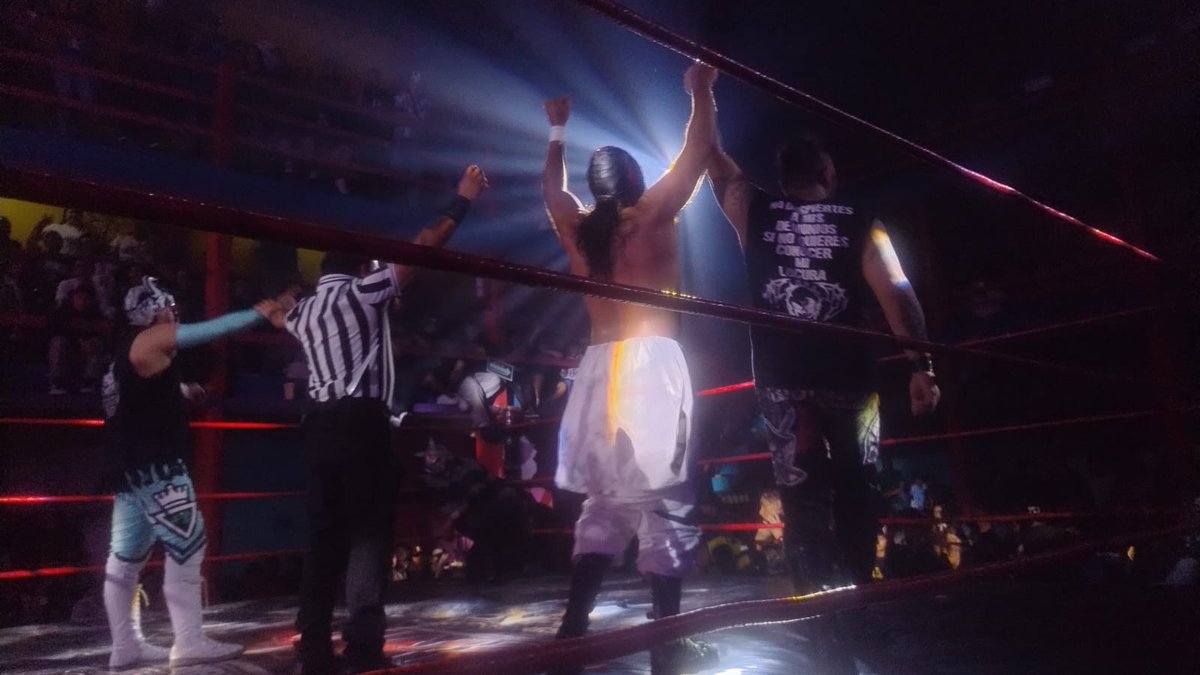 mas_lucha's tweet photo. #NWE | La Fortaleza Negra logra frenar la estampida de poder de los Rhinoxxxcrash, en una contienda de gran impacto, pero los 8 gladiadores anuncian una revancha en lucha extrema. https://t.co/6xTSSMbS5e