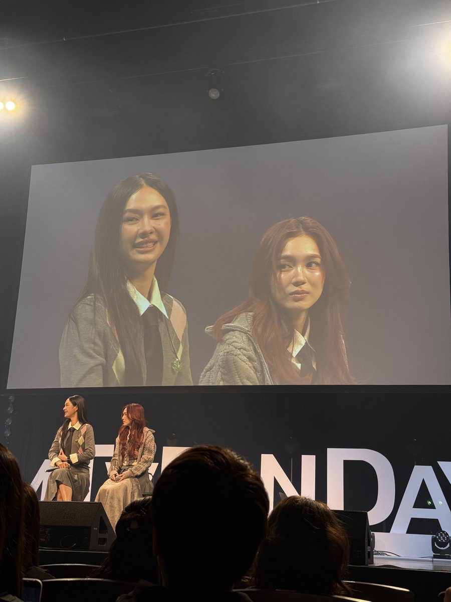 bodyguardchuu's tweet photo. GIRL THE FACE CARDS GO CRAZY TF

MILKLOVE SPEND TIME IN OSAKA 
#MLFANDAY30xOSAKA https://t.co/jHd6N6QlZr