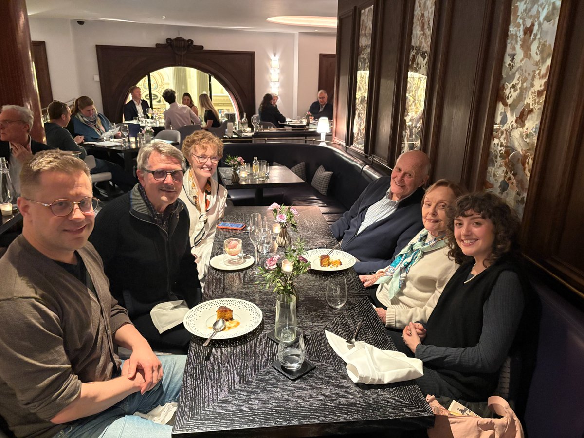 GuyattGH's tweet image. In London to present Core #GRADE at EBM session in European urology meeting. With @KariTikkinen, world-leading #EBM urologist, Maureen, Maureen’s parents and our daughter Claire who is finishing up Psychology Masters in Leuven, Belgium.