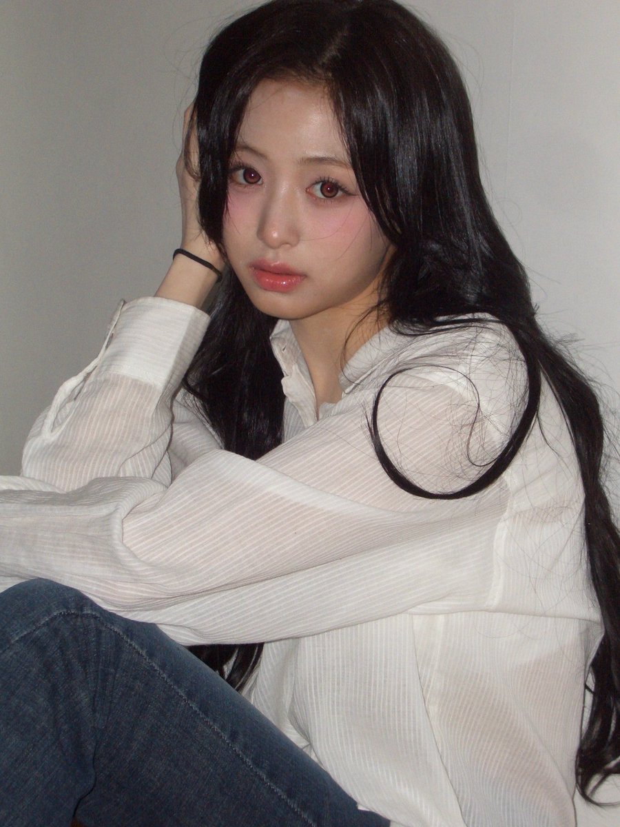 ชอบไวบ์น้องอาฮยอนแบบนี้มากกก สวยแต่เข้าถึงง่าย มองปุ้ยเข้าใจทุกอย่าง ถูกต้องถูกคนถูกใจมากค่ะลูก