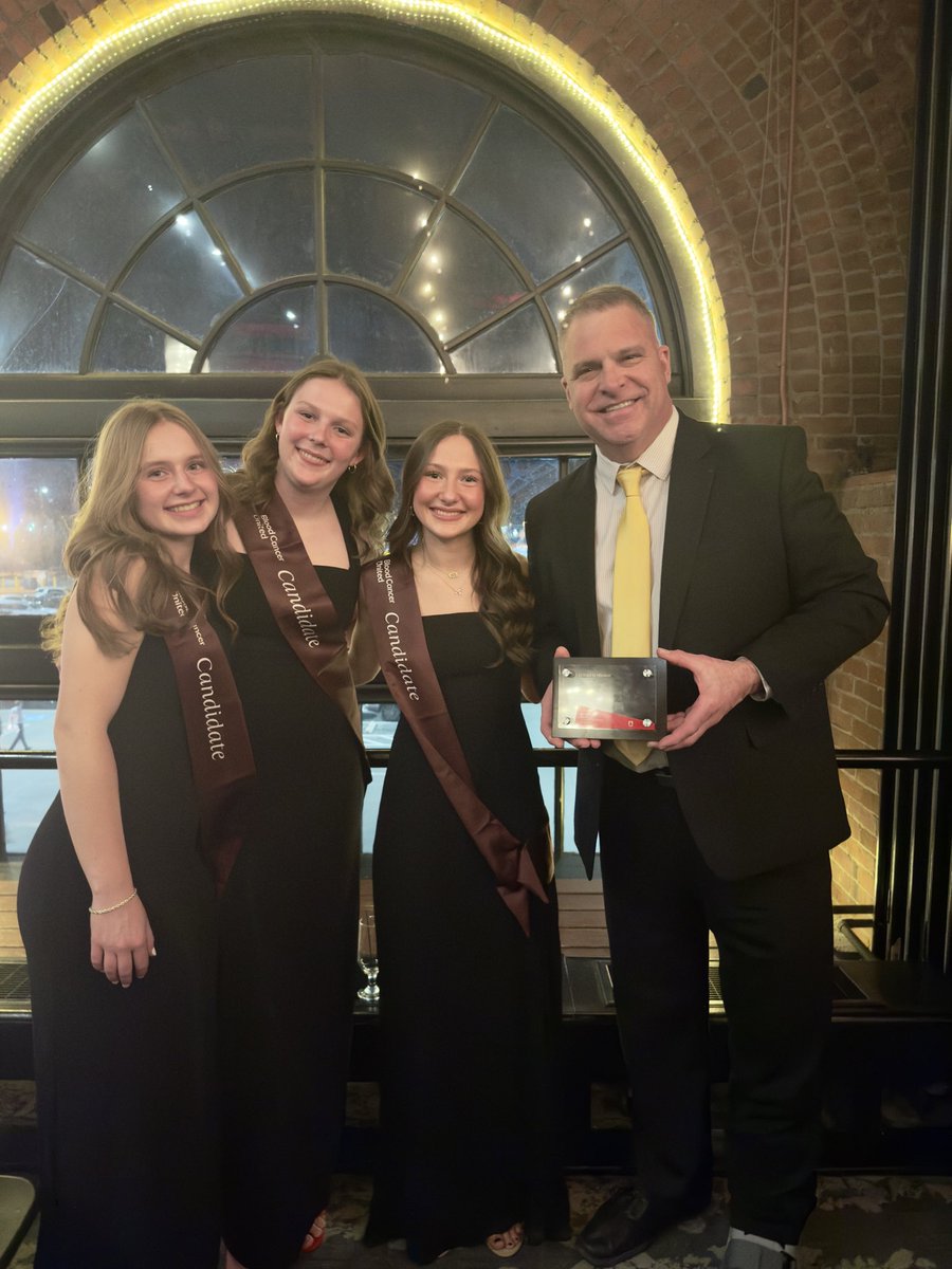 SteelePrincipal's tweet image. Tonight in Cleveland Emma Timko, Corrinn Kinser, and Emma Kucbel along with their Steele Strikes Cancer Team was recognized for raising over $70,000 to support families and research to find a cure for blood cancers. Job Well Done!!!! @BloodCancerUtd 
#ProudPrincipal