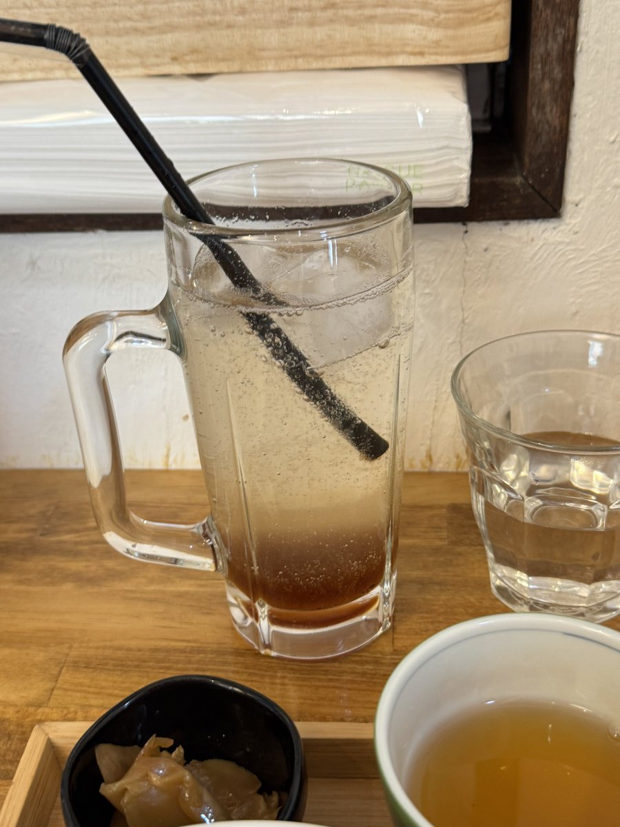 rokidan5's tweet photo. 今日は四川麻婆杏仁大クラフトコーラ
名前から想像通りの辛さなんだけれど、結構突き刺さる
痺辛にしなくてよかった(笑)
でも辛い…流石に麻婆食べながら杏仁は食べられないのでクラフトコーラ追加
コーラは自分で混ぜるタイプなんですね！

いやぁ辛くて美味しかった！ https://t.co/4drtZZzA0w