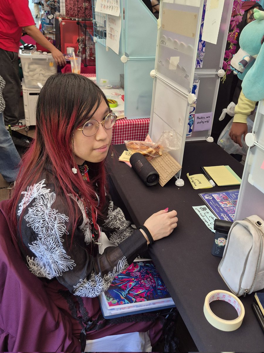 otakufest day 2    I WOKE UP AT 9:50 WHY WHYYYYY but im here???!!!!!!!! yes