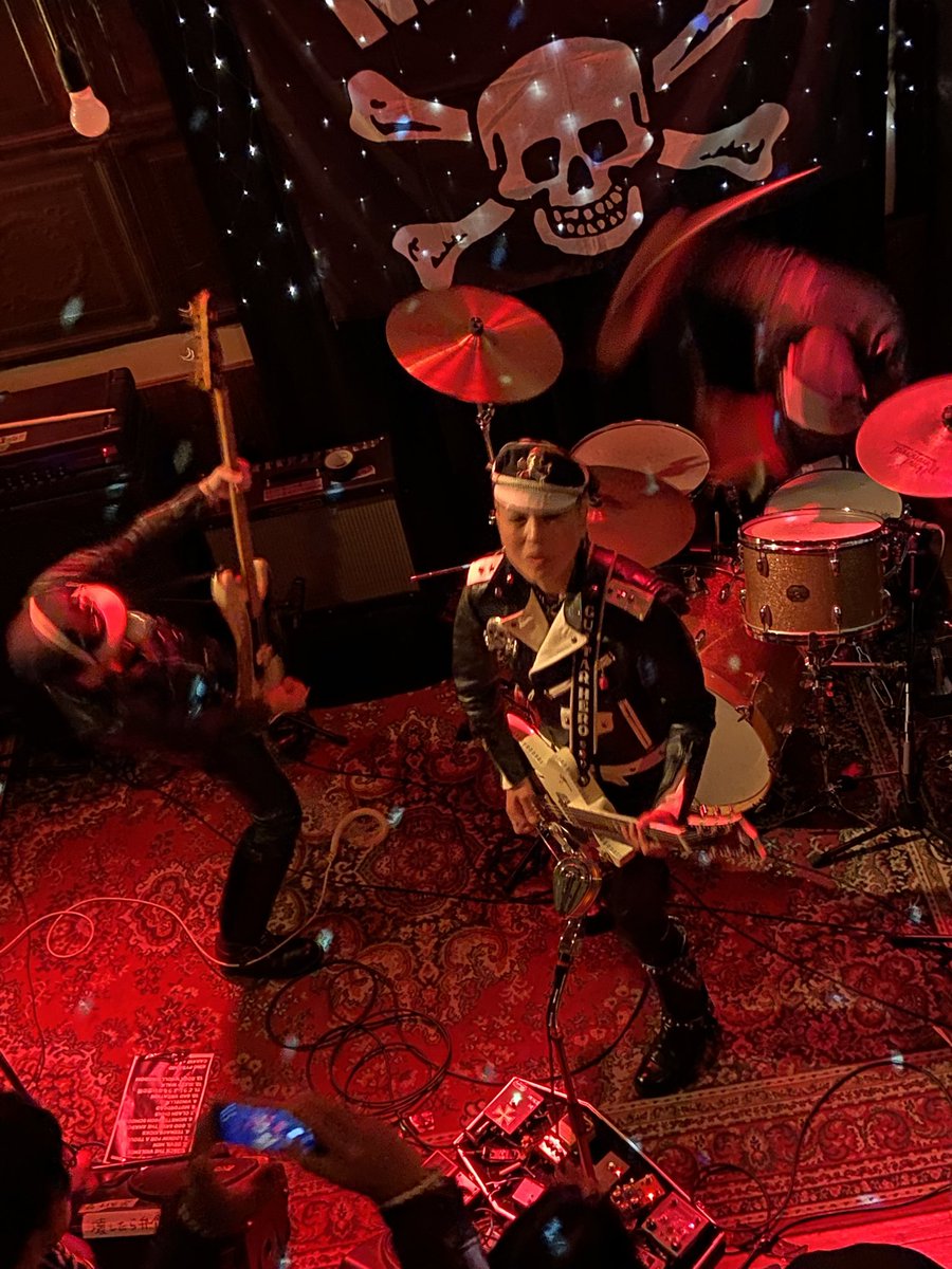 MAD3
お客様ビッシリやったんで、上から（楽屋的な場所）観させて貰いました。