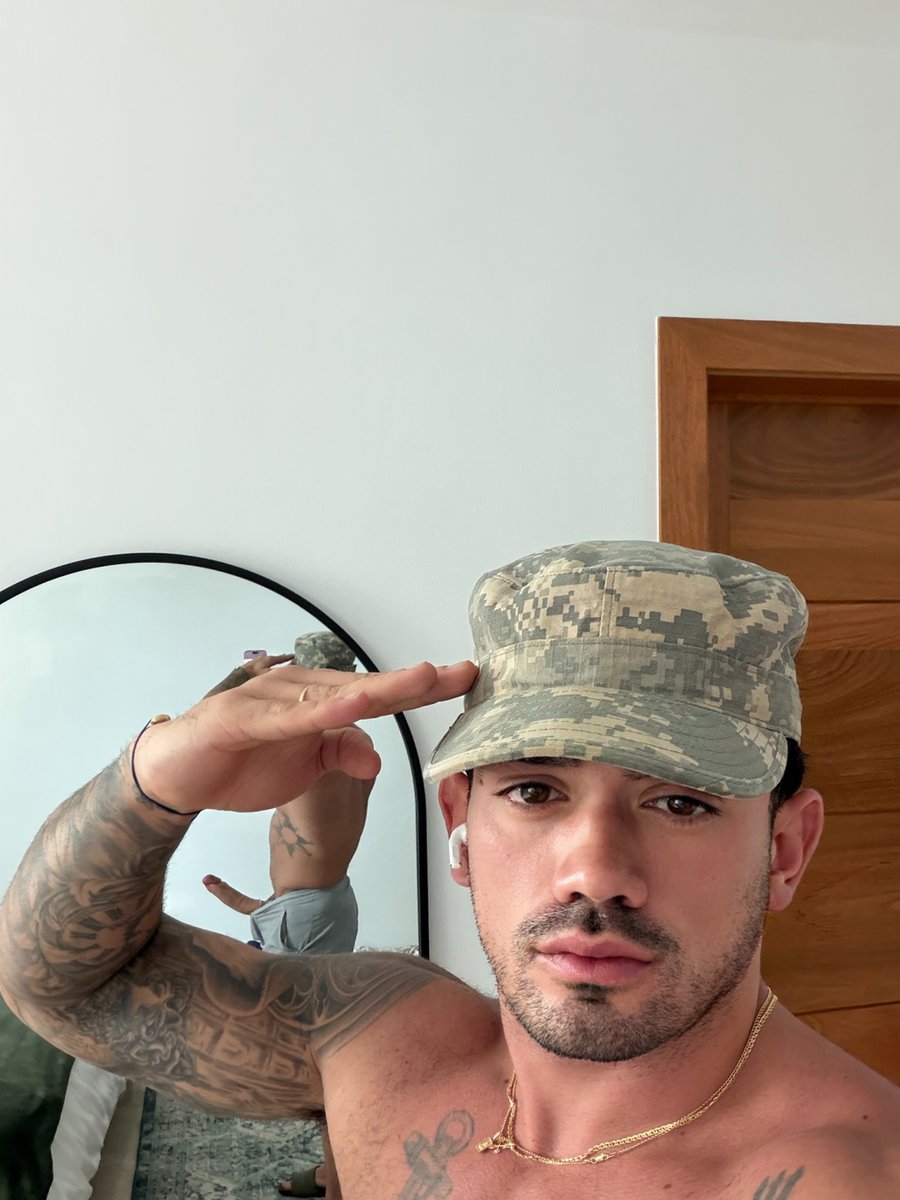 🏳️‍🌈 man here to save america