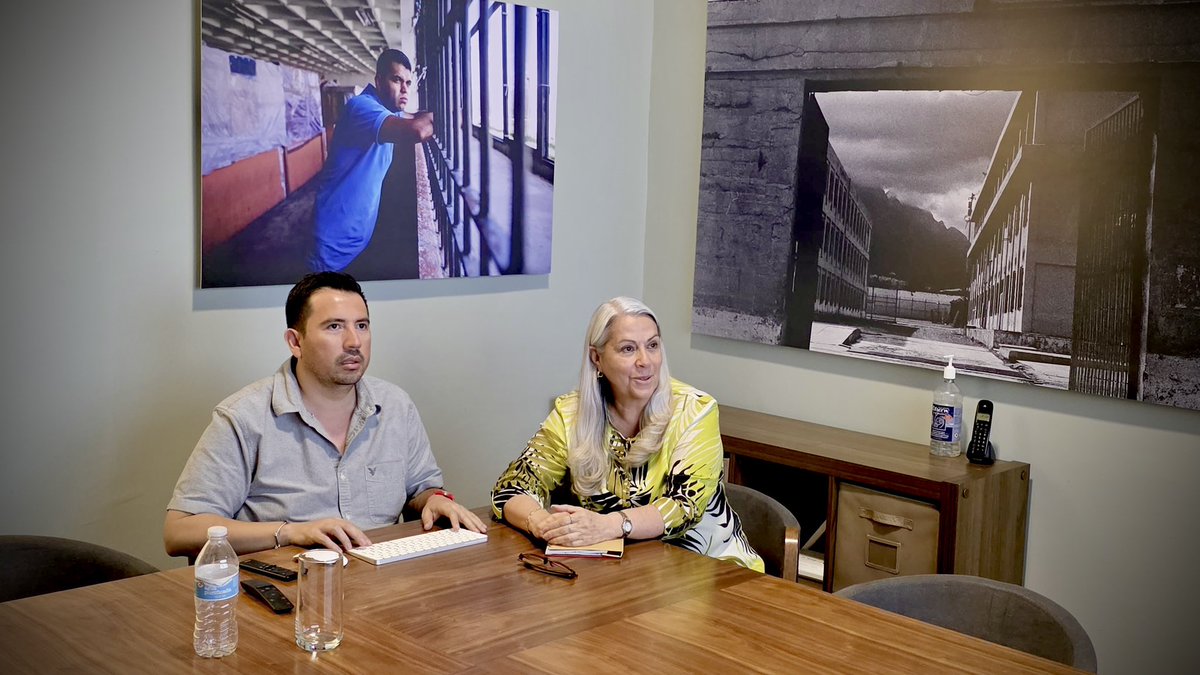 Reunión de trabajo con el Mtro. Marco Antonio de la Garza, para seguir sumando esfuerzos en los trabajos de prevención y reinserción social en <a href="/NuevoLeon/">El Gobierno de Nuevo León</a>, con programas específicos apoyados por grupos de la sociedad civil, como #FaroEnElCamino, institución que él preside.