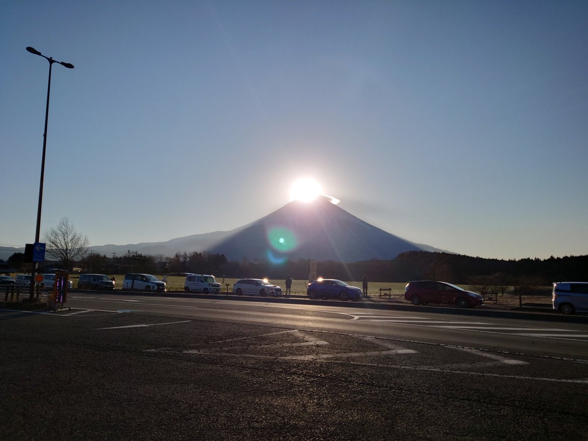 BikeServiceNara's tweet photo. 今朝の #ダイヤモンド富士 https://t.co/GjKyYokLed