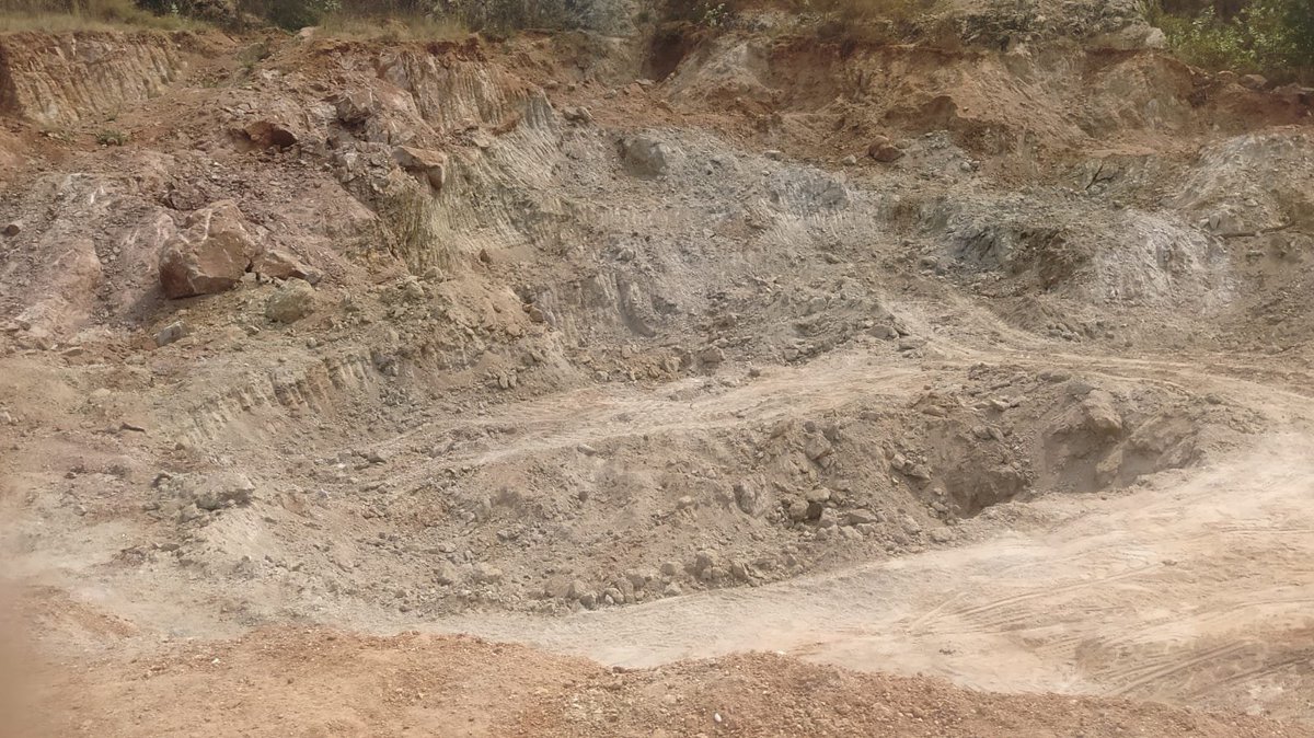 UttarandhraNow's tweet image. నూజివీడు , అమ్మవారిగూడెం లో కొండల్ని పిండి చేసిన మంత్రి కొలుసు పార్థసారథి అనుచరులు... 

పర్యావరణ మంత్రి గారికి ఉస్తాద్ భగత్ సింగ్ సినిమాకు టికెట్ రేట్లు ఎంత పెంచామో ముఖ్యం!

#SaveEnvironment #AndhraPradesh #PawanKalyan #UstaadBhagatSingh