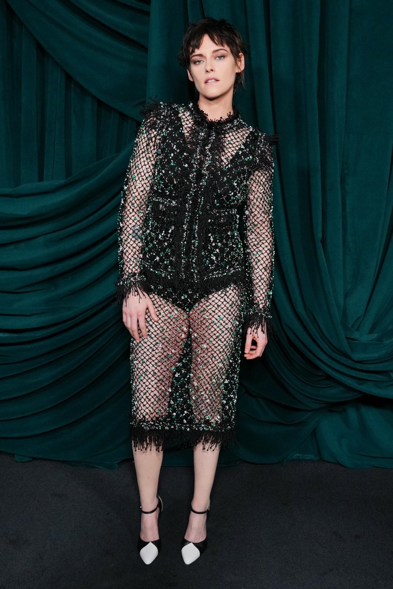 Kristen Stewart no jantar pré-Oscar da Chanel

📸: kristenstewart.com.br/galeria