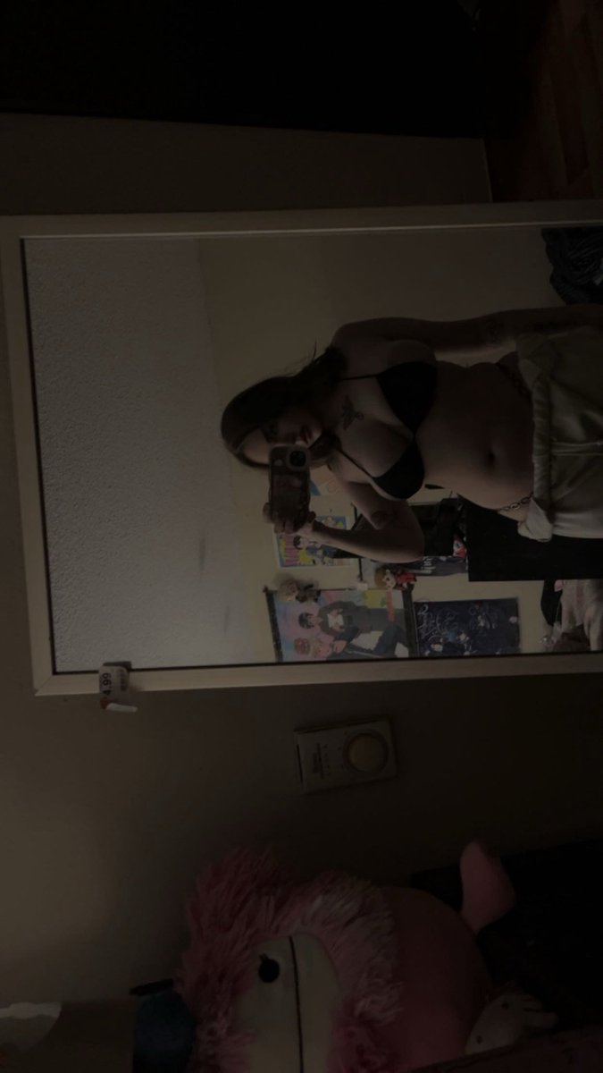 CosplaysDe15051's tweet photo. $zumiye i need 900 for concert tickets so who’s the lucky pig who’s gonna make that happen?? 🥺💕 
#paypig  #nsfwtwt https://t.co/7p0Xeb690A