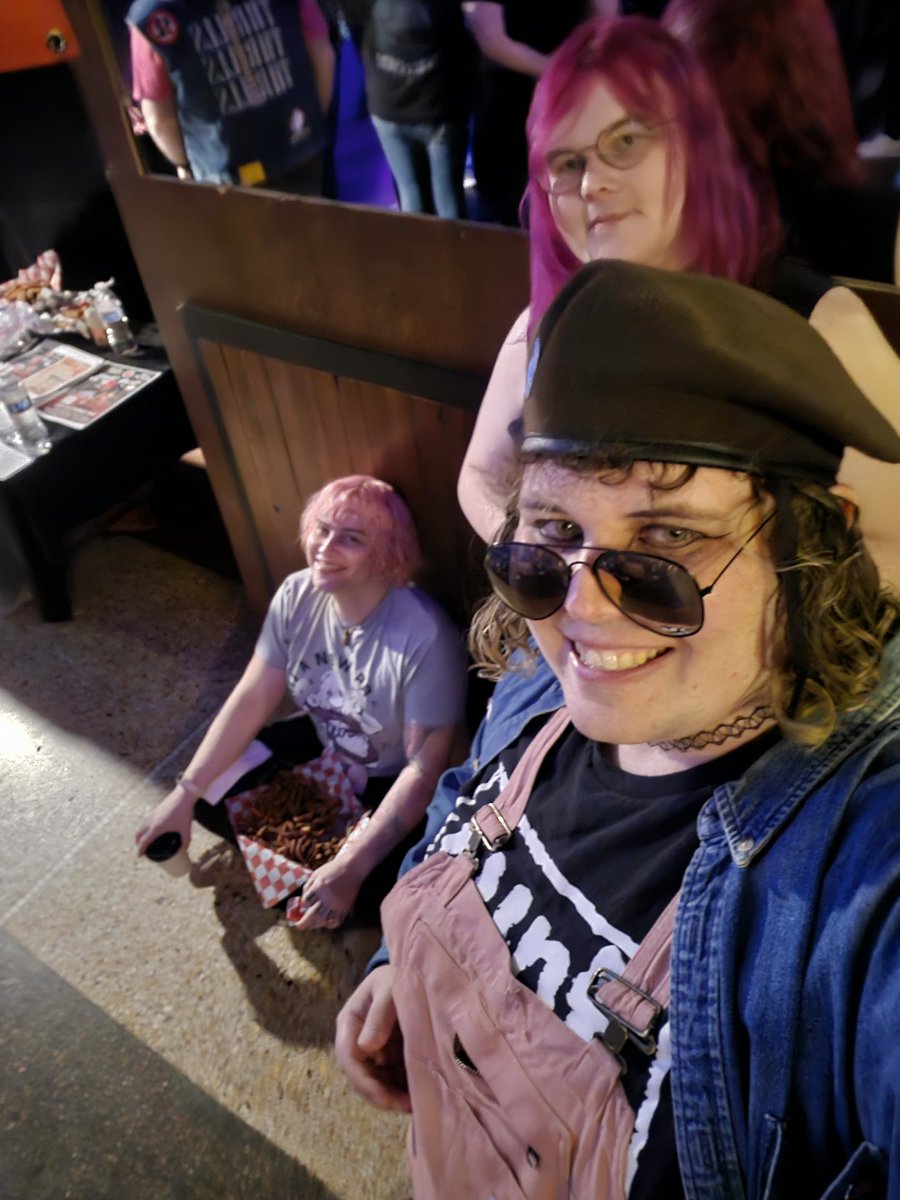 MUG's strongest deergirl 🍻 🔜 FWA, AC tweet media