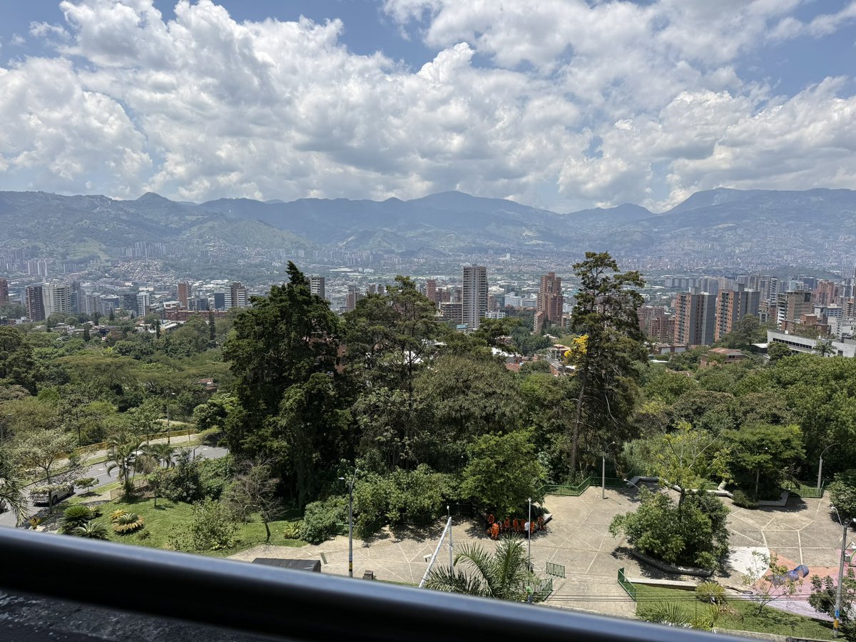 𝗝𝗼𝗻 𝗙𝗹𝗼𝗿𝗲𝘀 tweet media