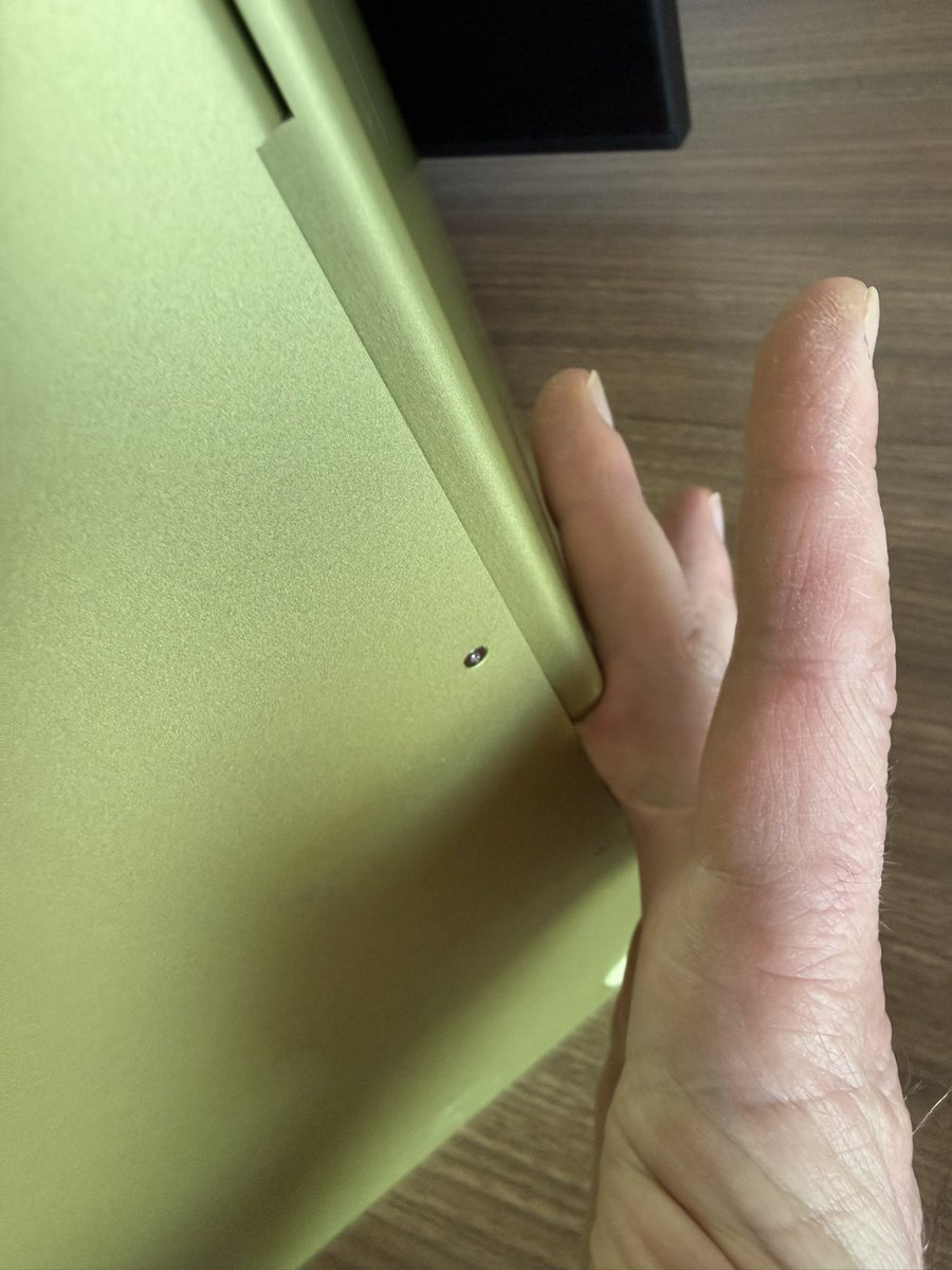 Alex Ziskind tweet media