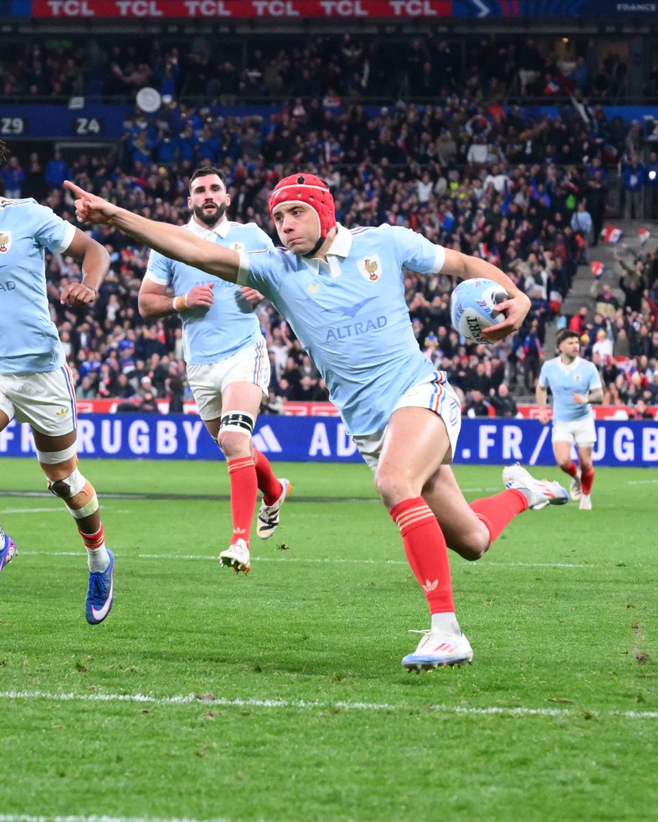 top14rugby's tweet photo. Louis 9 👑
Avec 9 unités scorées lors ce @SixNations_FR Louis Bielle-Biarrey entre dans la légende en devenant le meilleur marqueur d'essais sur une édition ! 🤩
L'ailier de L'@UBBrugby dépoussière un record datant de 1914 😮
#XVdeFrance #TOP14 https://t.co/AAP7SDKgkT